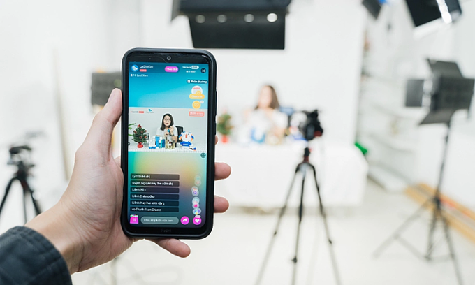 Bên trong một studio livestream bán hàng. Ảnh minh họa: Anh Lê