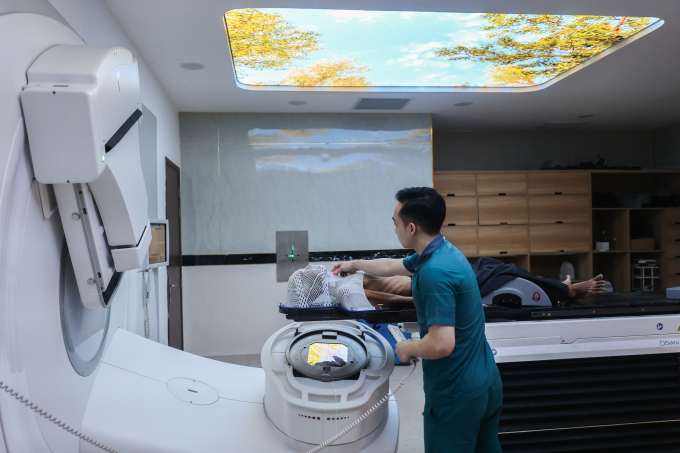 Bệnh nhân ung thư xạ trị tại Bệnh viện Ung Bướu TP HCM cơ sở 2, TP Thủ Đức. Ảnh: Quỳnh Trần