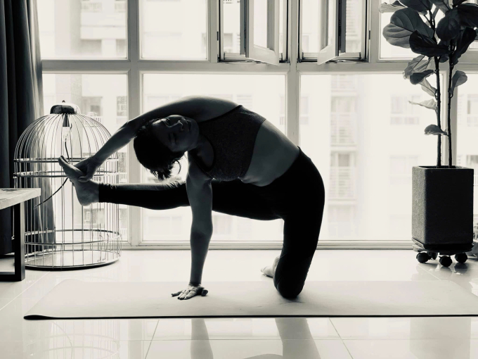 Các bài tập yoga nhẹ nhàng giúp ổn định huyết áp hiệu quả. Ảnh: Hạ Vũ