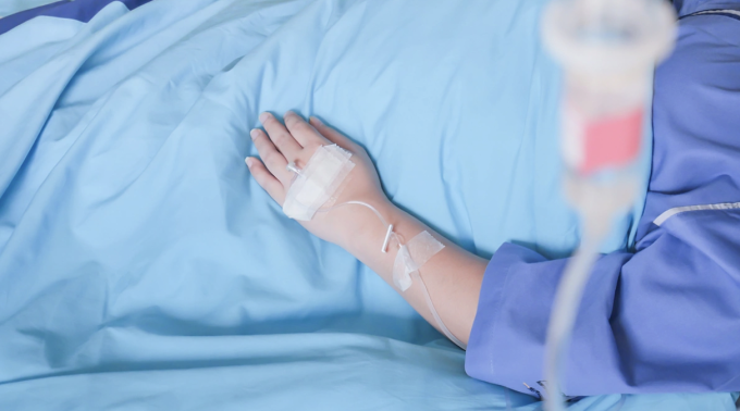 Bệnh nhân sốc nhiệt phải truyền dịch, bù dinh dưỡng, tăng đề kháng.