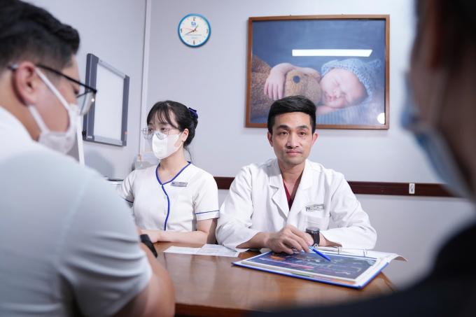Bác sĩ Trung tâm IVF Tâm Anh đang tư vấn cho người bệnh. Ảnh minh họa: Bệnh viện cung cấp