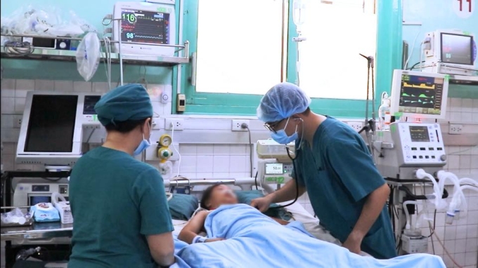 Bệnh nhi được điều trị tại Khoa Hồi sức tích cực chống độc, Bệnh viện Nhi đồng 2. Ảnh: Bệnh viện cung cấp